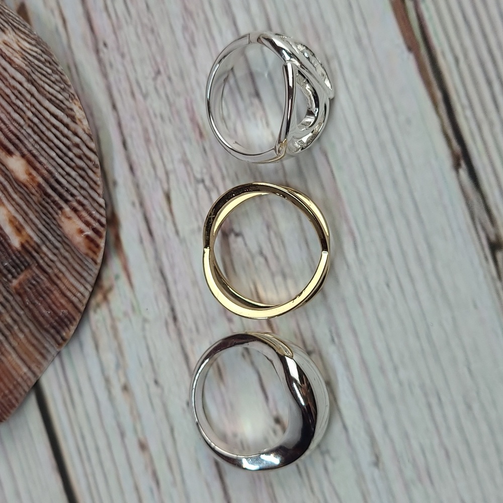 BUNDLE OF THREE FASHION RINGS - Picture 5 of 12